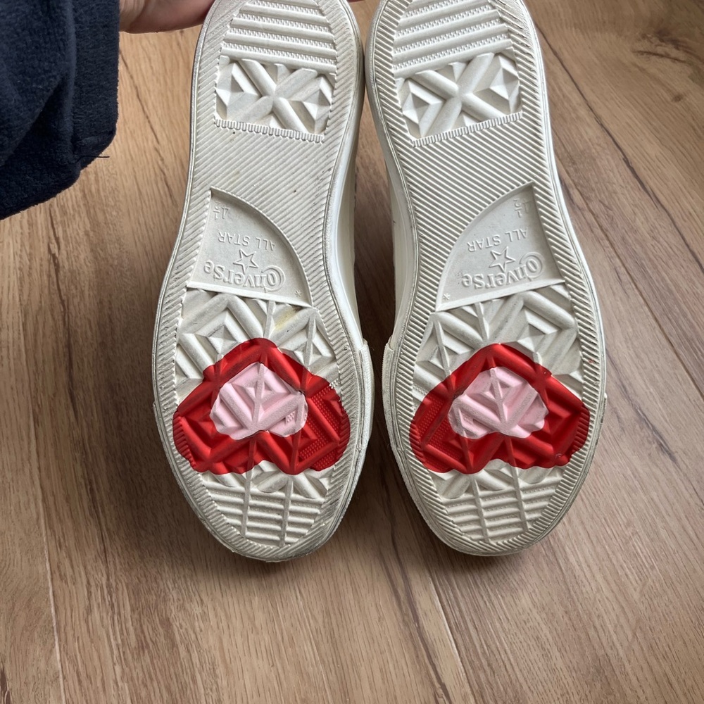 Converse White High-Tops with Red Heart Accents Size 6.5 - Picture 7 of 7